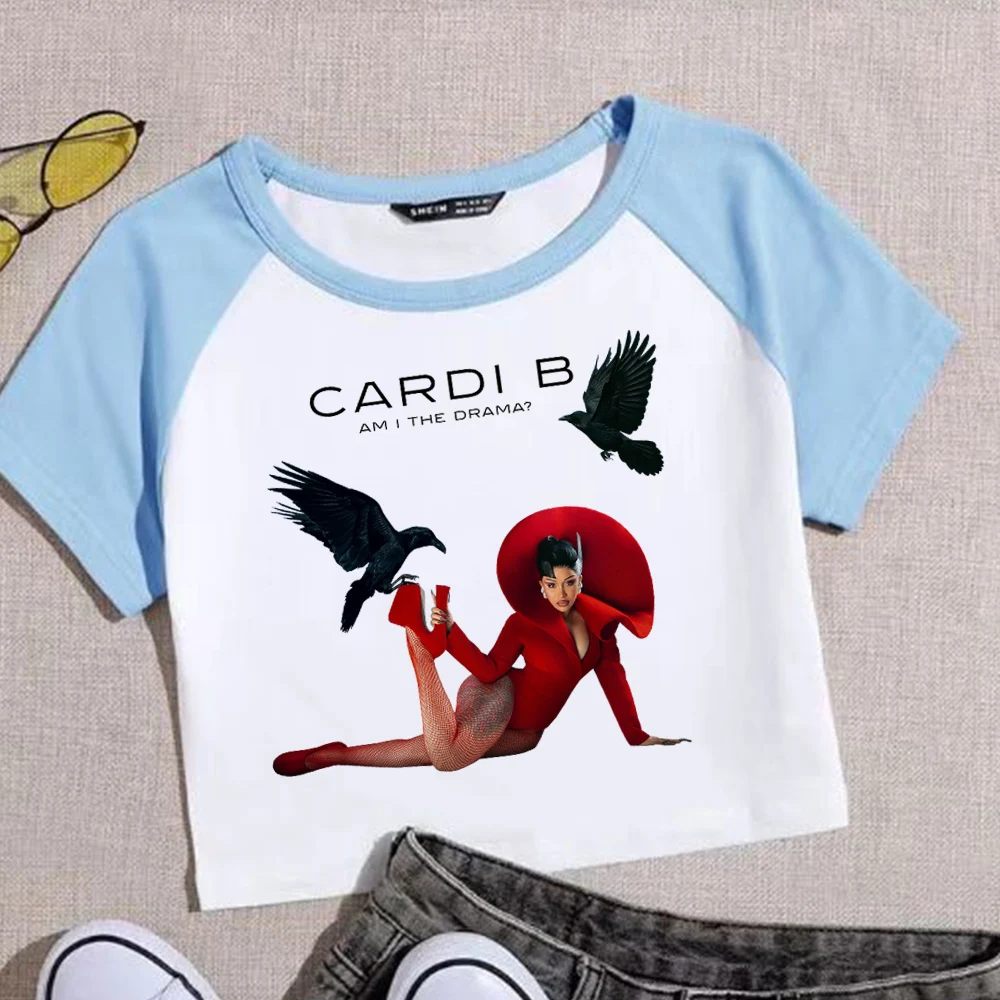 Cardi B Am I ألبوم الدراما 2025 المحاصيل القمم تي شيرت الفتيات أزياء المرأة س الرقبة قصيرة الأكمام