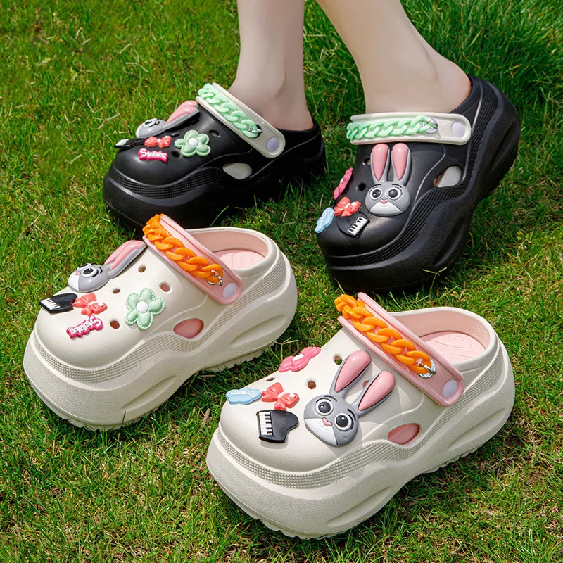 

New Fashion Cartoon DIY Thick Sole Clogs Women Summer Breathable Anti Slip Outdoor Slippers Trendy Shoes