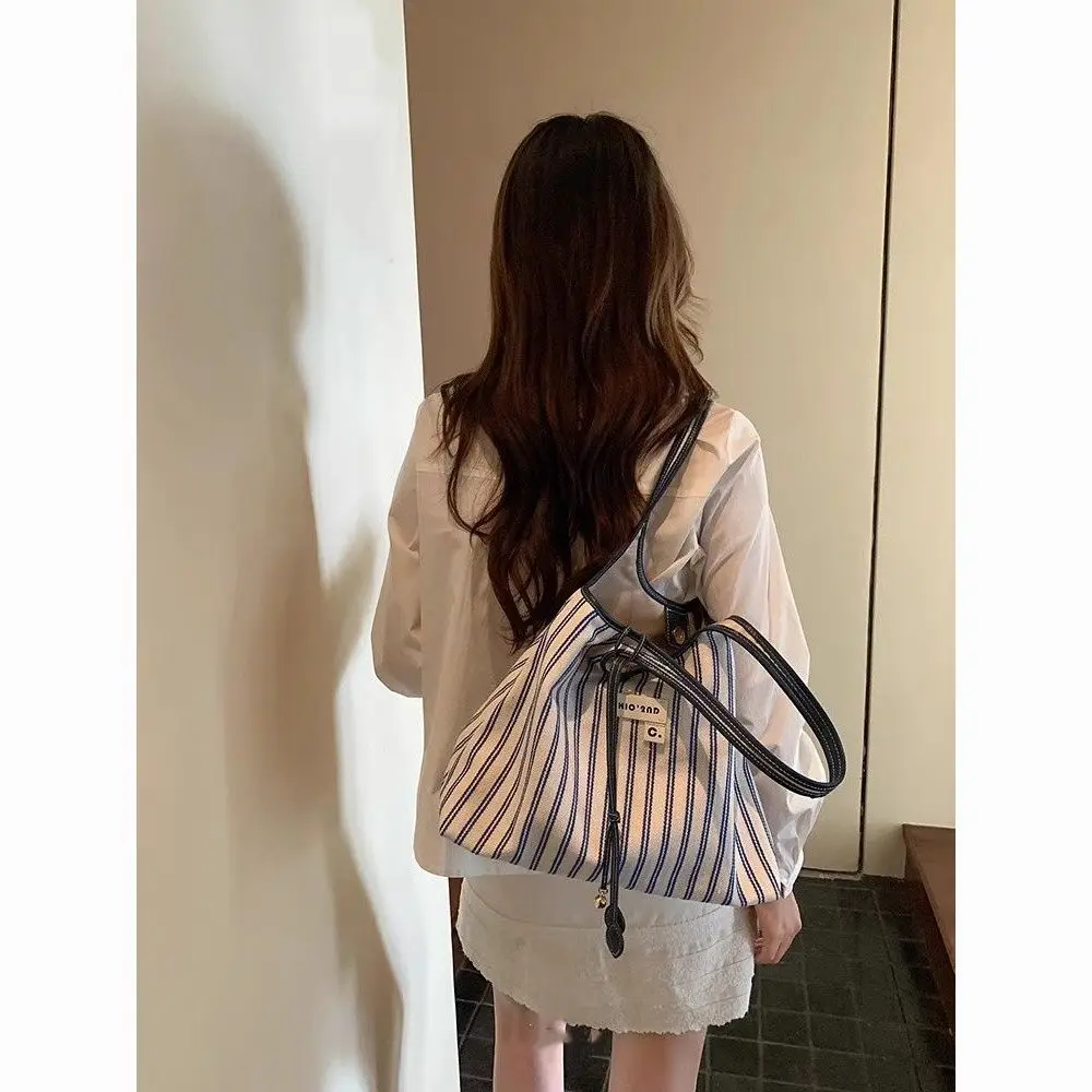 

Nanfeng Chio2nd Aegean Bay Tote Bag for Women in Summer, Niche Striped, Simple and Fashionable Hand-held Shoulder Bag