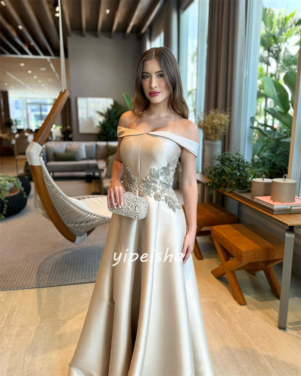 Dostosowane wykwintne cekinowe wzory Marszczona linia A Długie sukienki z odkrytymi ramionami Suknie balowe Wysokiej jakości seksowny blask Matchin