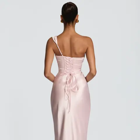 Cross border sexy sloping shoulder sleeveless fishbone banquet evening gown from Europe and America