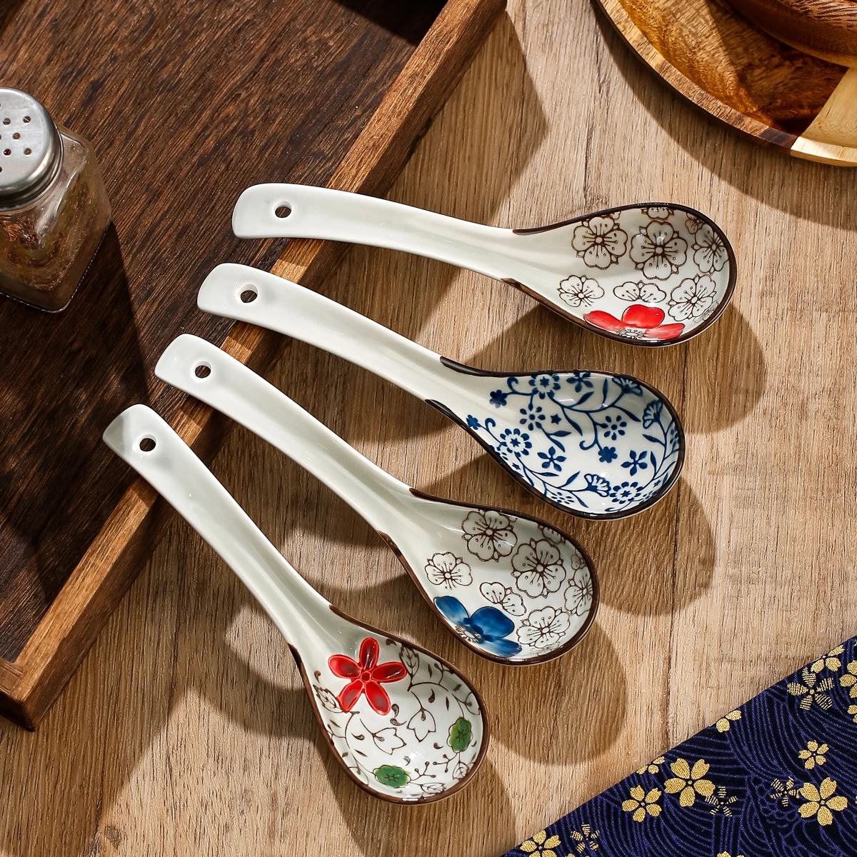 4Pcs Ceramic Spoon Environmental Protection Household Kitchen Cutlery Set Retro Flower Print Design Ceramic Soup Spoon Set