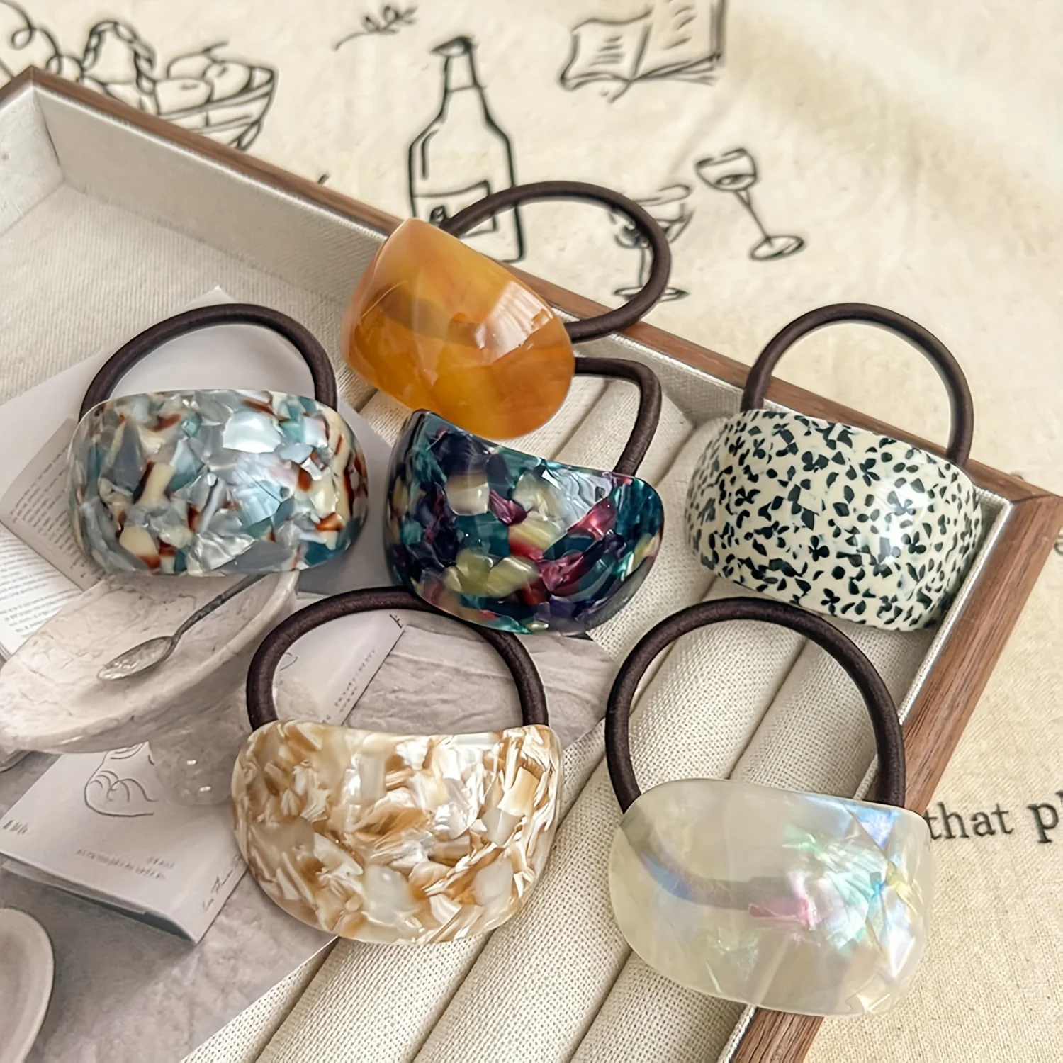 

6 декоративных акриловых заколок и резинок для волос. Полукруглые резинки для волос. Эластичные ленты. Стильные аксессуары для волос для женщин.