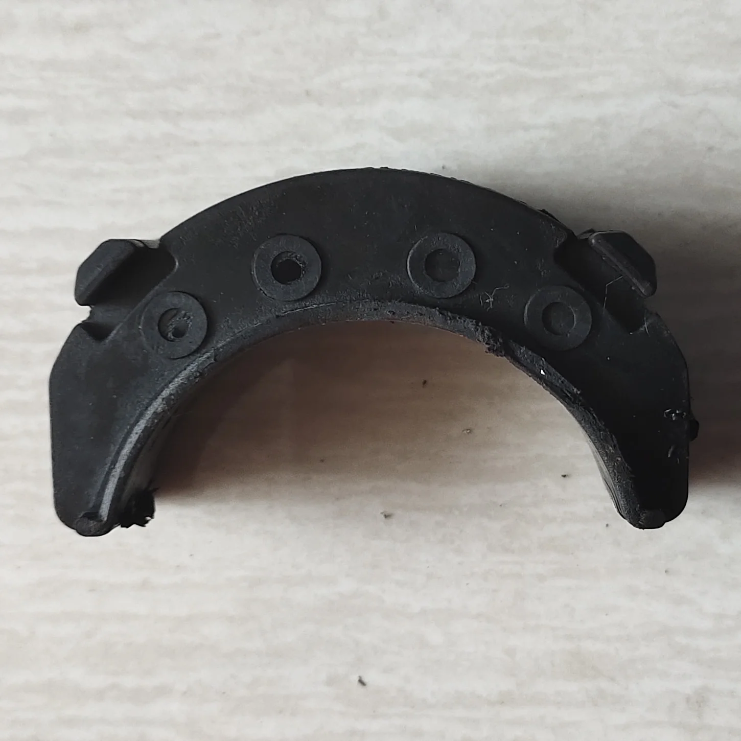 This outboard motor bracket cushion is high quality replacement spare part for Hangkai 4HP 2-stroke boat outboard engine.