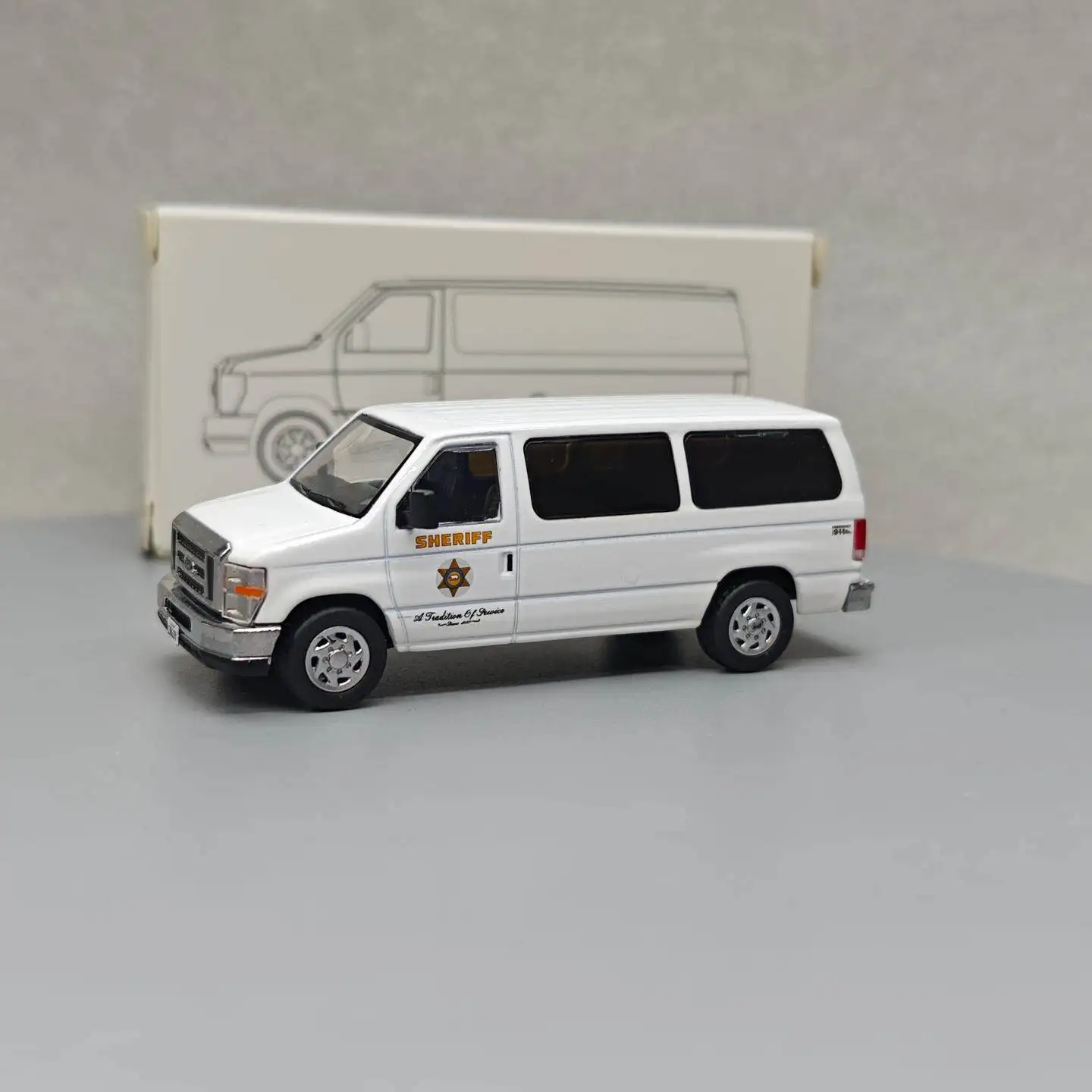 

596 1:64 E-Series Vans - LAPD Los Angeles Police Department 105 Diecast Alloy Car Model Collectible Gift