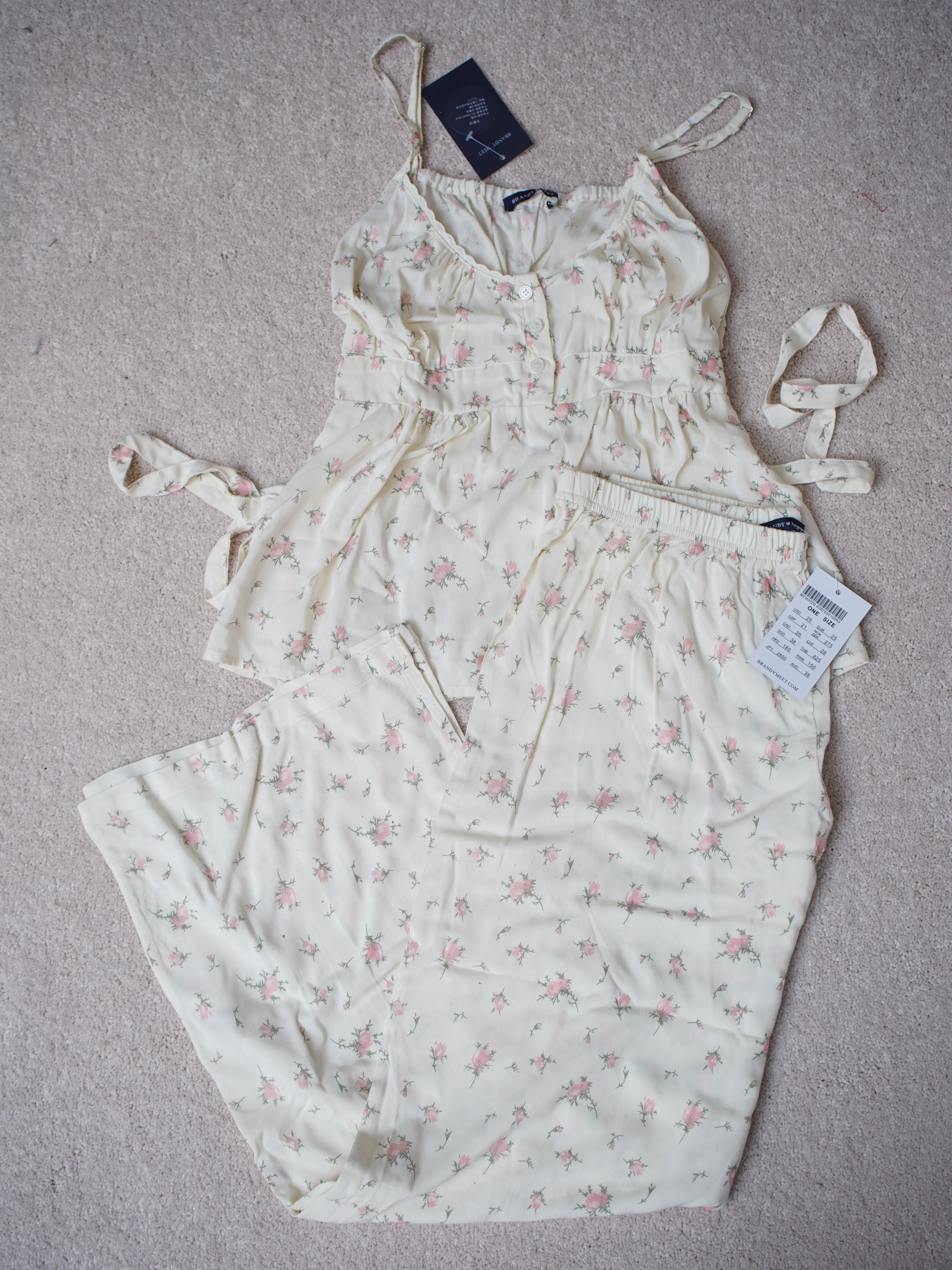 

Розовый жилет с цветочным принтом Брюки Комплект из 2 предметов Женский комплект с тремя пуговицами сзади на шнуровке Тонкая майка с эластичной резинкой на талии Прямые длинные брюки Хлопковый комплект