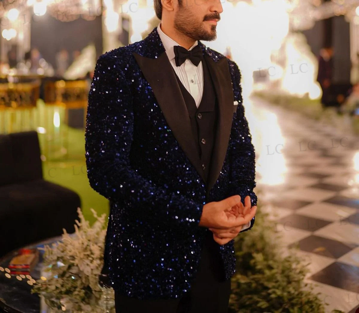 

Sparkly Sequins Wedding Groom Men Suits 3 Piece Blazer Vest Black Pants One Button Tuxedo Formal Work Prom Plus Size Tailored