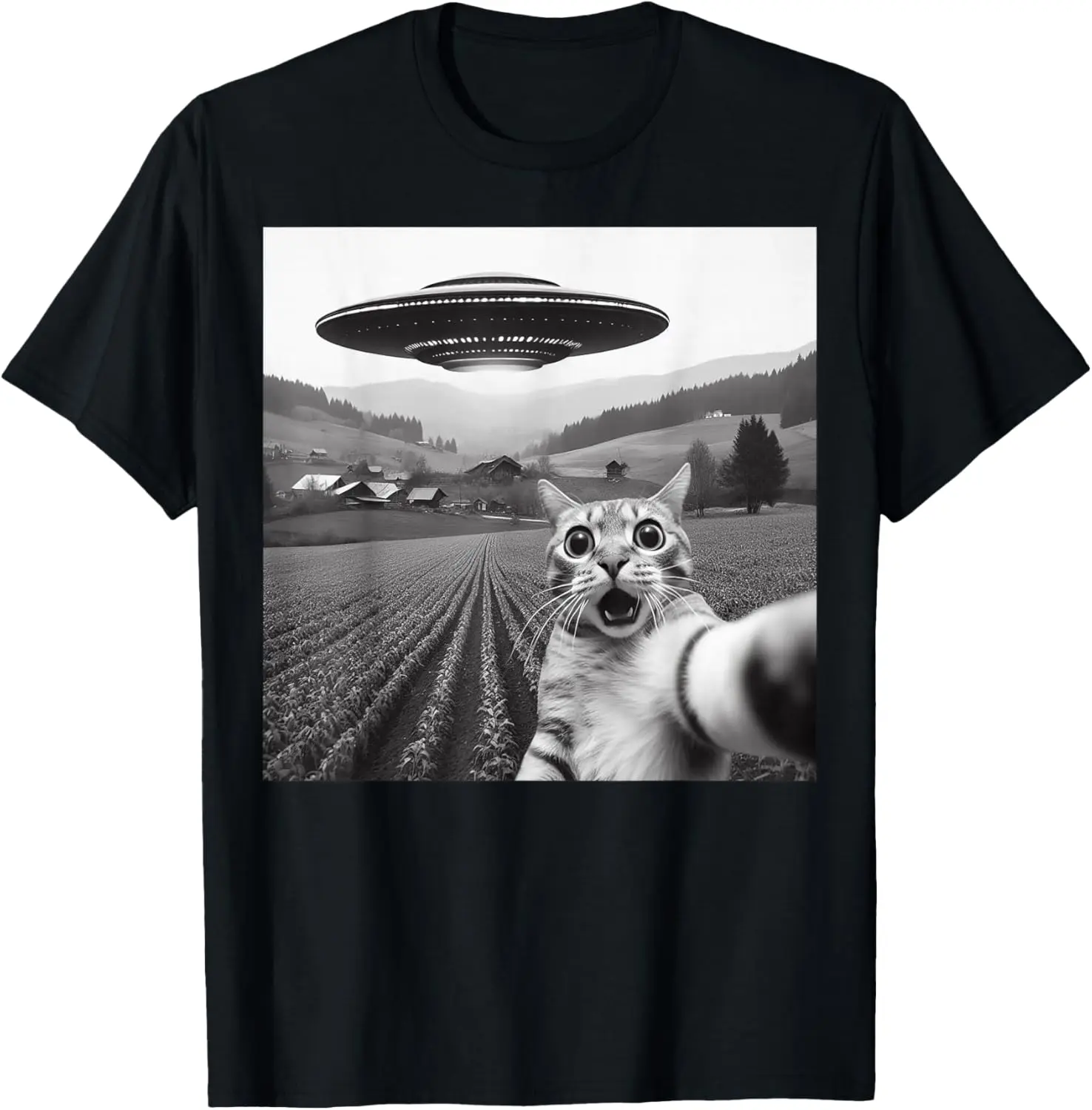 Cat Selfie With Alien UFO Funny Cat Gifts For Men Women T-Shirt Summer