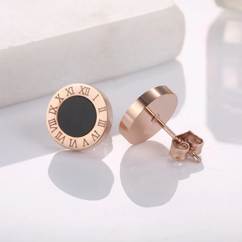 Klassische Luxus-Ohrstecker mit römischen Ziffern, Roségold-plattierter Edelstahl, anlaufgeschützt, Damenschmuck – Detail 4
