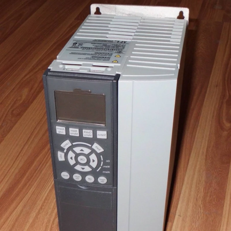 

Инвертор 132F0059 Преобразователь частоты FC-051P15KT4E20H3BXCXXXSXXX 15 кВт/20 л.с., 3 фазы 380-480 В переменного тока