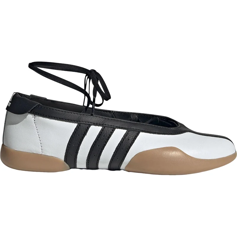 حذاء باليه نسائي رسمي من Adidas ذو نعل رفيع ورباط JR7030