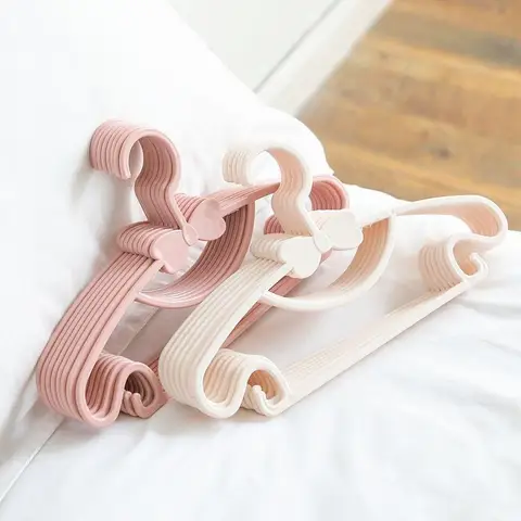 5/10/20pcs Baby Clothes Racks Portable Plastic Towel Display Scarfs Hangers Windproof Children Coats Hanger Clothing Organizer