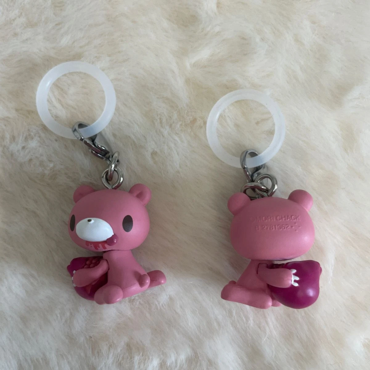 Gloomy Bear Handy-Anhänger aus Legierung, niedlicher Blut-Stil-Anhänger, Rucksack-Taschen-Deko für Harajuku Anime Sammlerstück Geschenk