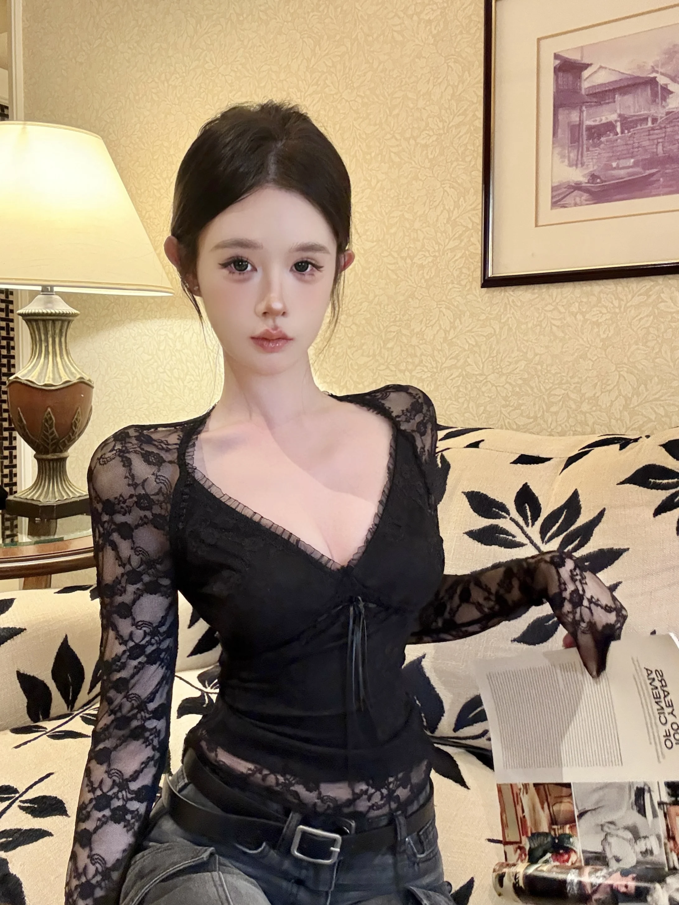 

Женская осенняя черная блузка Pure Desire с глубоким V-образным вырезом и кружевной отделкой, базовая модель для повседневной носки, простой дизайн