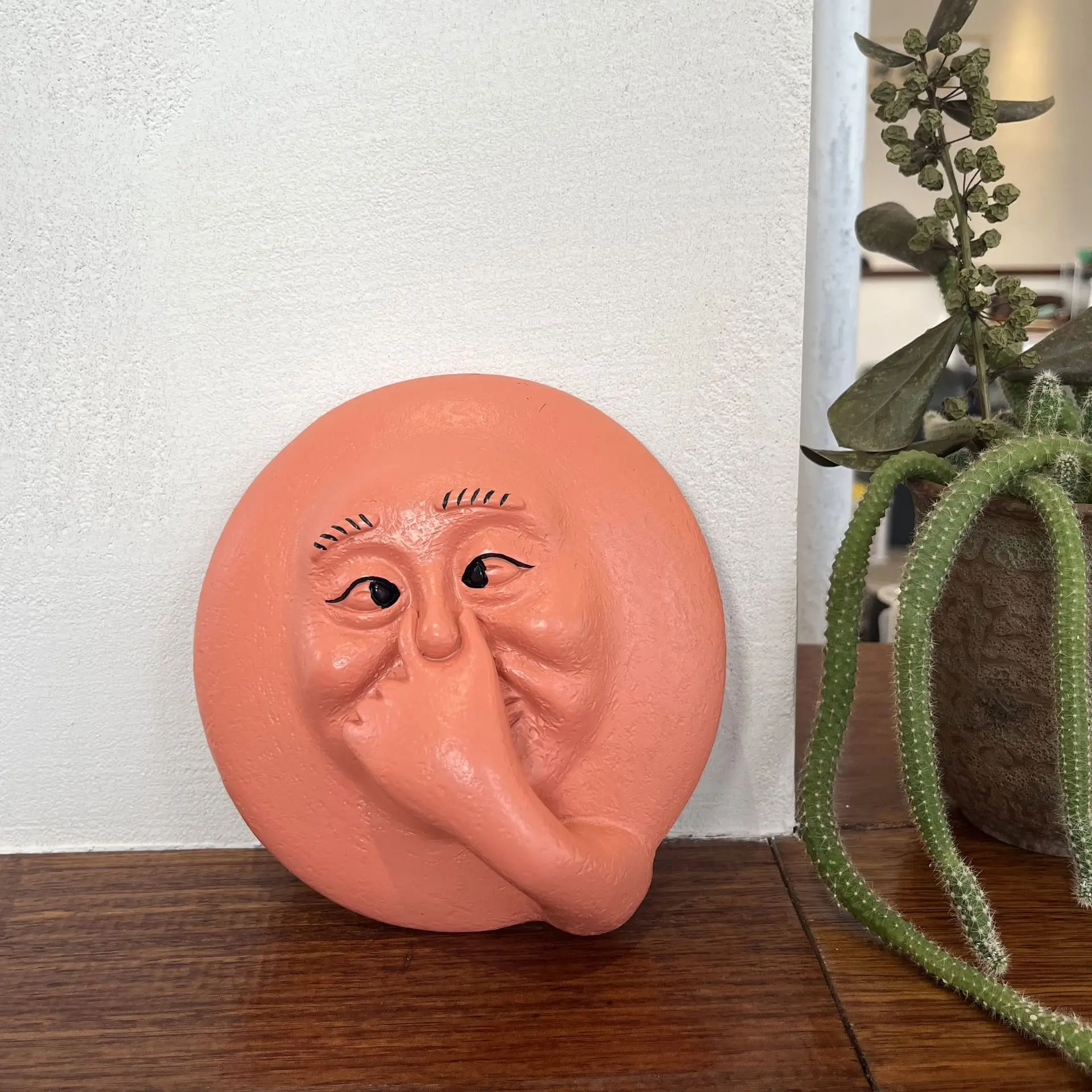 New Bathroom Art Decor Smelly Face Sam Model Resin Novelty Sculpture Smile Funny Wall Funny Wall Furnishing Ornament