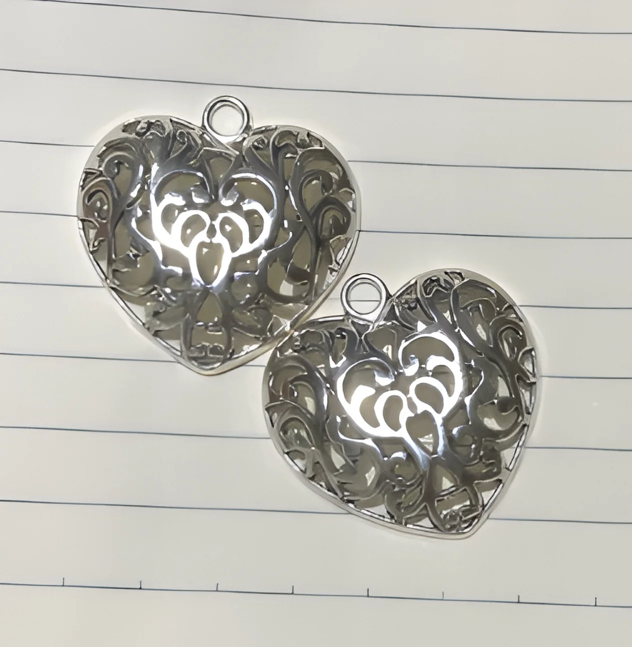 

4pcs 35x35mm Alloy matel tibetan silver hollow heart pendants HWEF3735