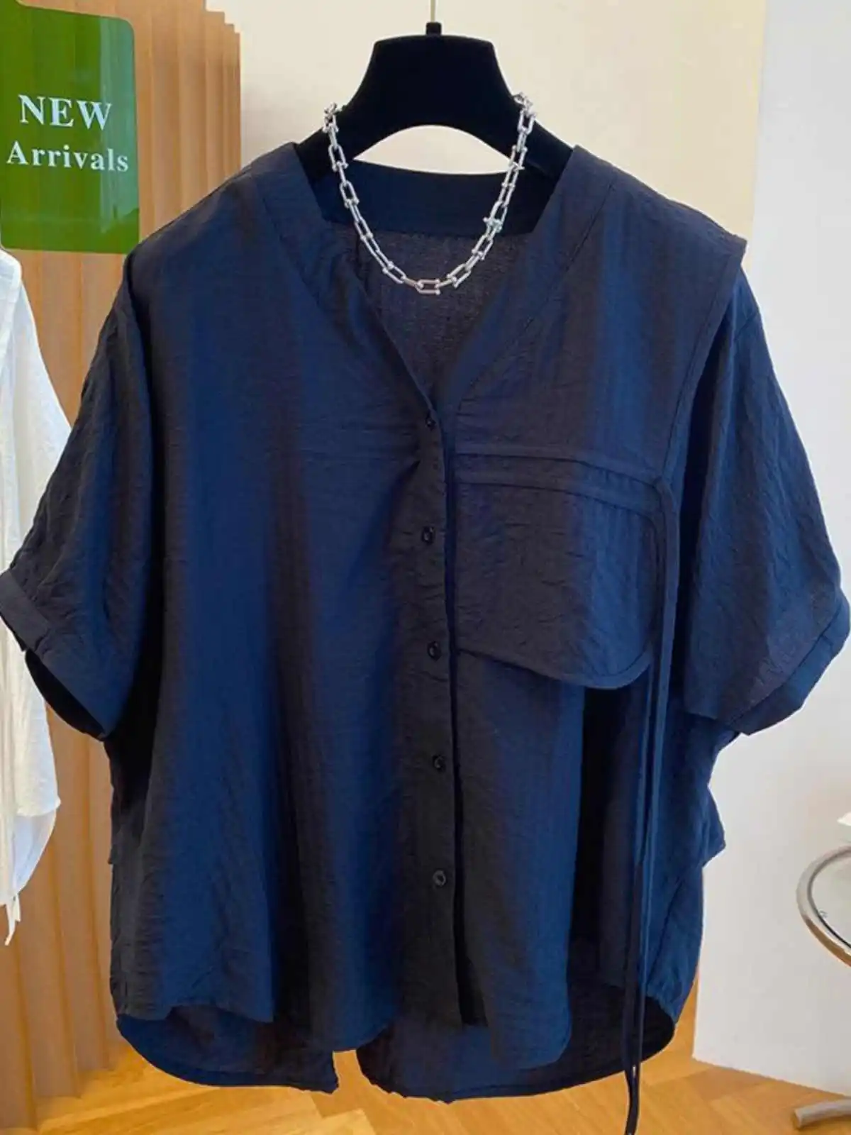 Camicia da donna semplice in tinta unita per pendolarismo, maniche corte irregolari larghe estive, top monopetto con scollo a V di grandi dimensioni