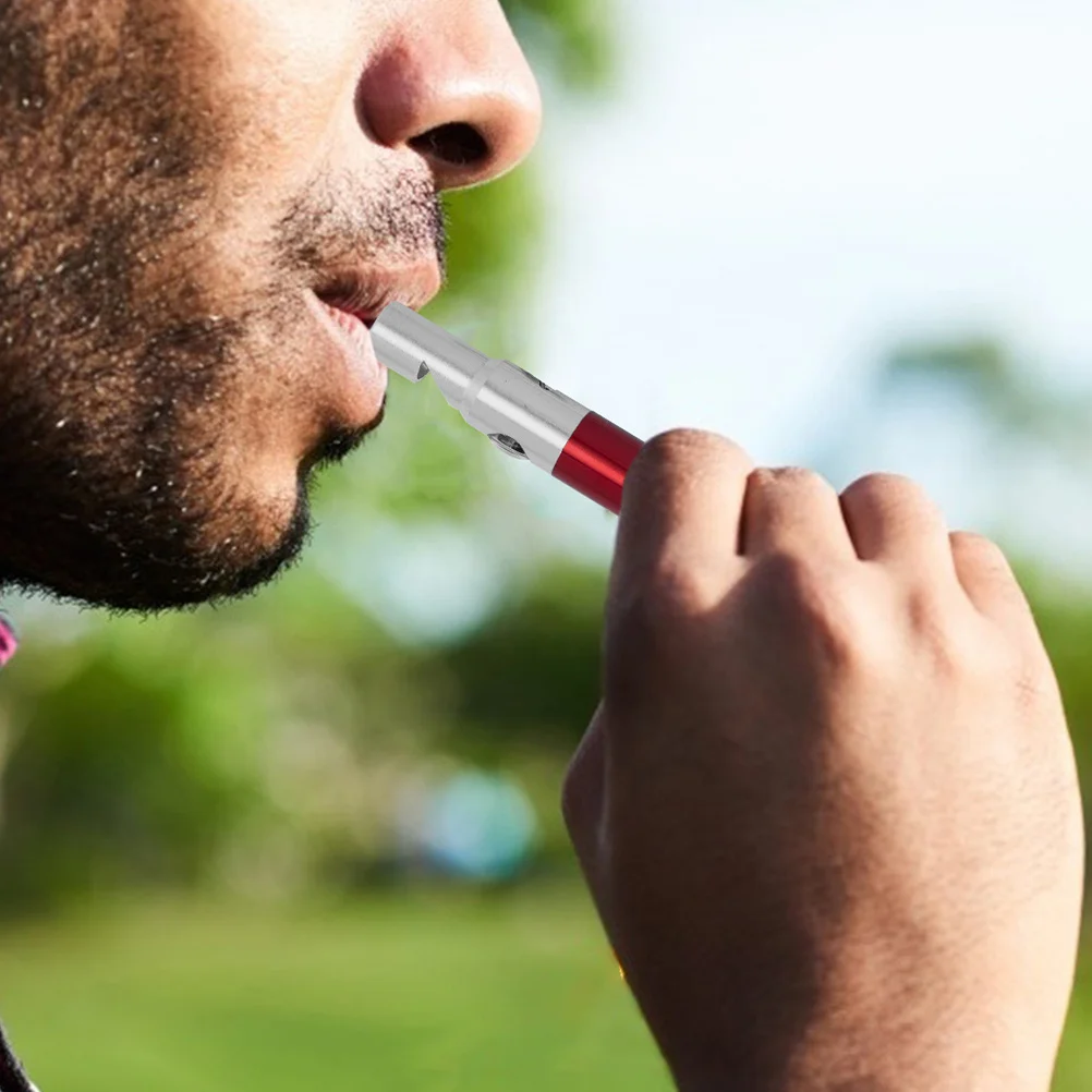 صفارة ألومنيوم متعددة الوظائف مع سلسلة مفاتيح بمصباح يدوي بوصلة للمشي لمسافات طويلة والتخييم والبقاء على قيد الحياة خفيفة الوزن ومتينة