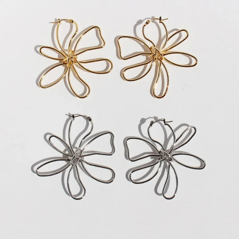 

2024 Trendy Big Flower Earrings Copper Wire Winding Hollow Butterfly Exaggerated Personality Abstract Classic Earrings for Women