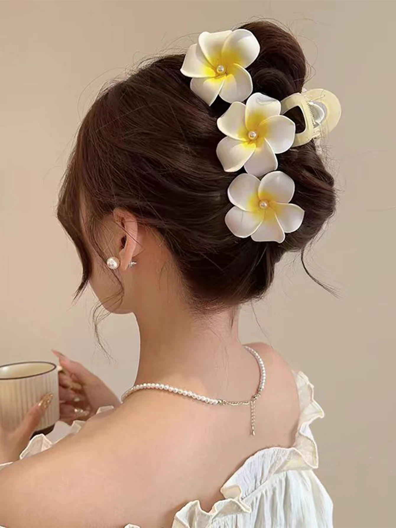 1Pcs Hawaiian White Plumeria Flower Foam Hair Claw Clips for Women Thin Thick Curly Hair,Big Banana Clips,Strong Hold jaw clips