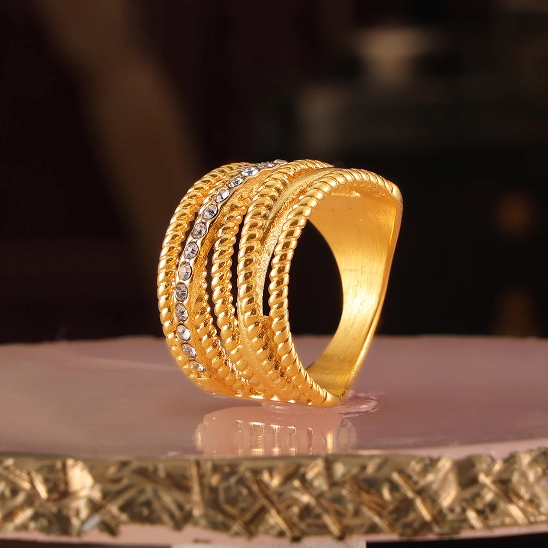 Женское кольцо из нержавеющей стали, с золотым покрытием Женское кольцо из нержавеющей стали, с золотым покрытием