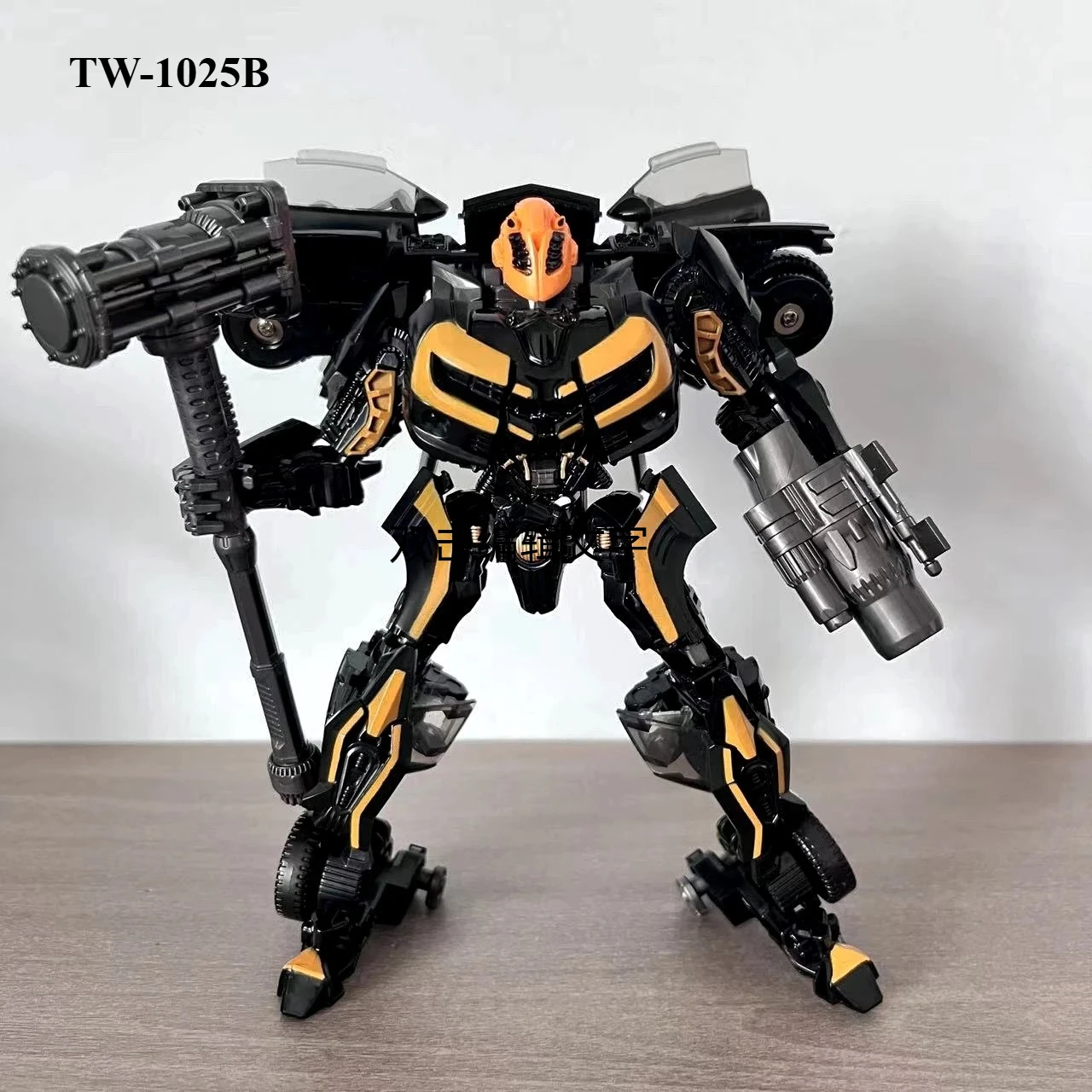 متوفر في المخزون TW1025B Dark Bee TW-1025 KO SS49 ألعاب التحول سيارة روبوت عمل أرقام الأوتوبوت نموذج جمع الأولاد هدية #1
