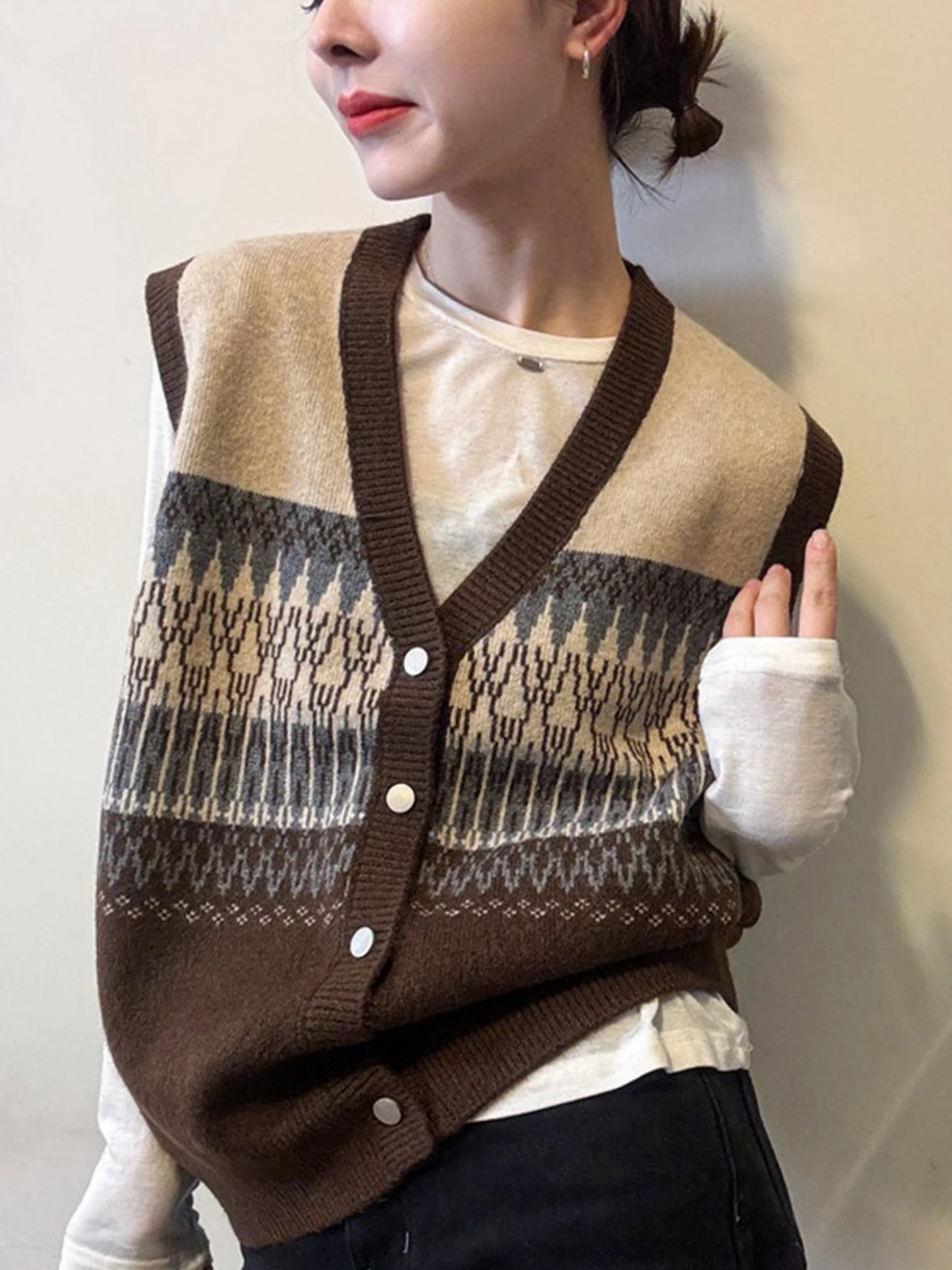 

Color Blo Design Knitted Vest V-Ne Single Button Faionable Korean Sle Winter Outerwear Women's Straight Cut Regular L...