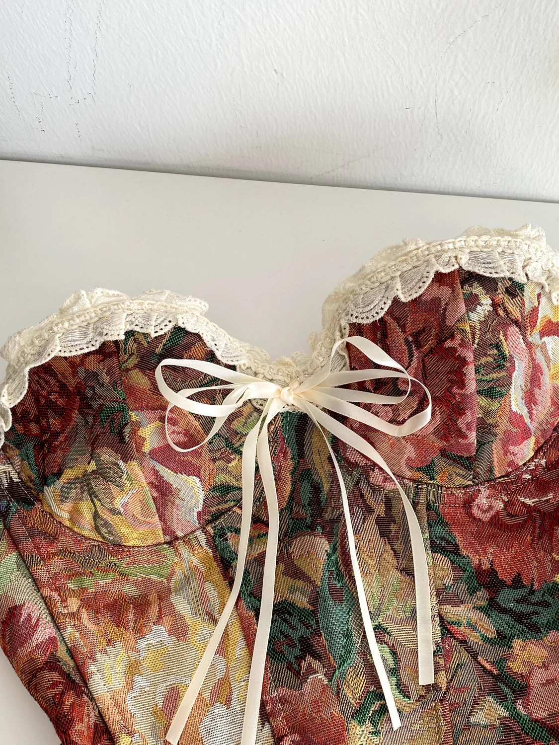 Romantic Atmosphere Lace Trim Halter Vest Women's Summer Beautiful Fishbone Waist Tie Top Polyester Fiber Slim Fit Outerwear