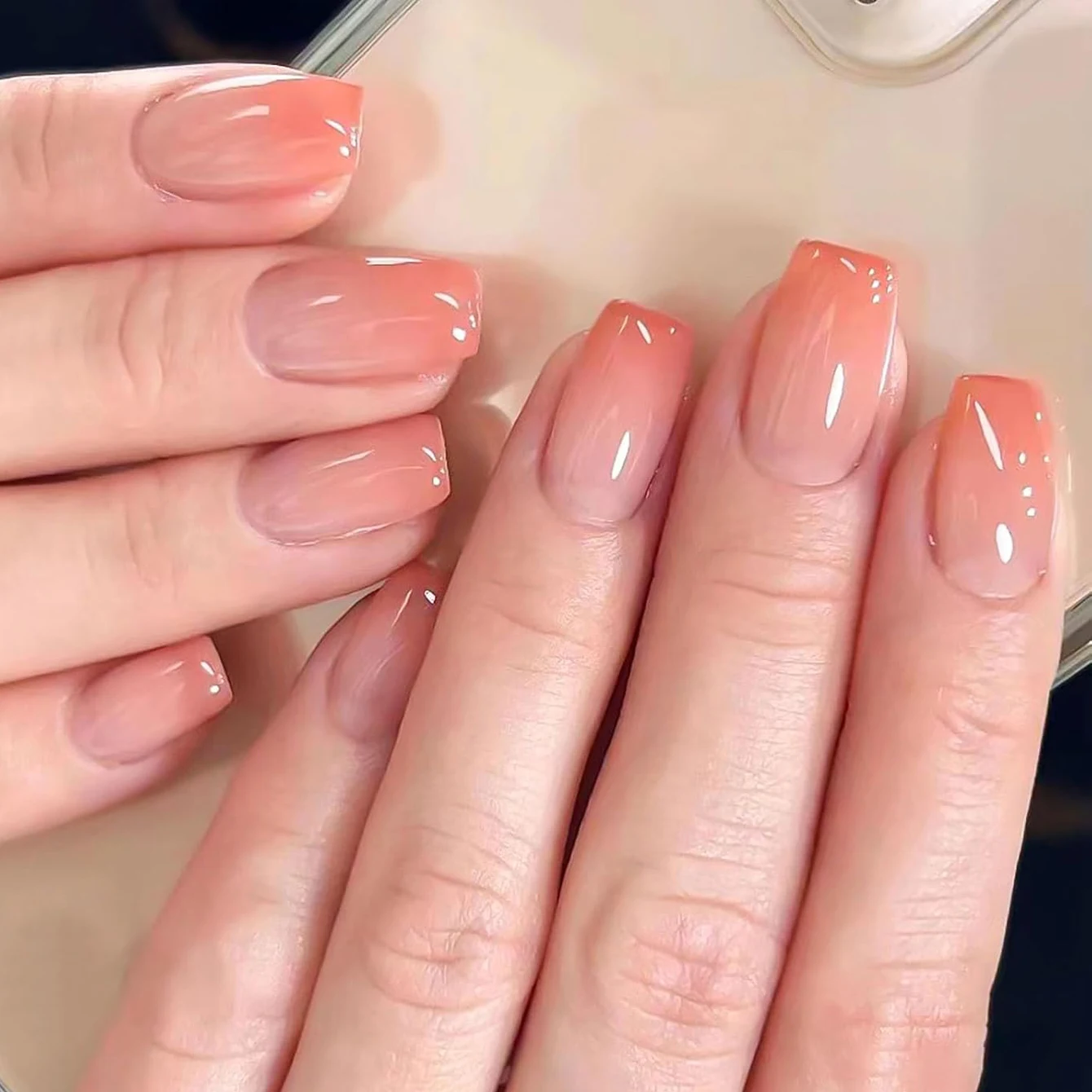 24 قطعة مربعة متوسطة الضغط على الأظافر أظافر صناعية متوسطة الحجم برتقالية متدرجة تغطية كاملة من الأكريليك ملمع أظافر صناعية