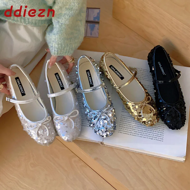 

Новые женские туфли Мэри Джейн с ремешком и пряжкой, модные блестящие балетки 2026 года, женская обувь с круглым носком, плоская подошва