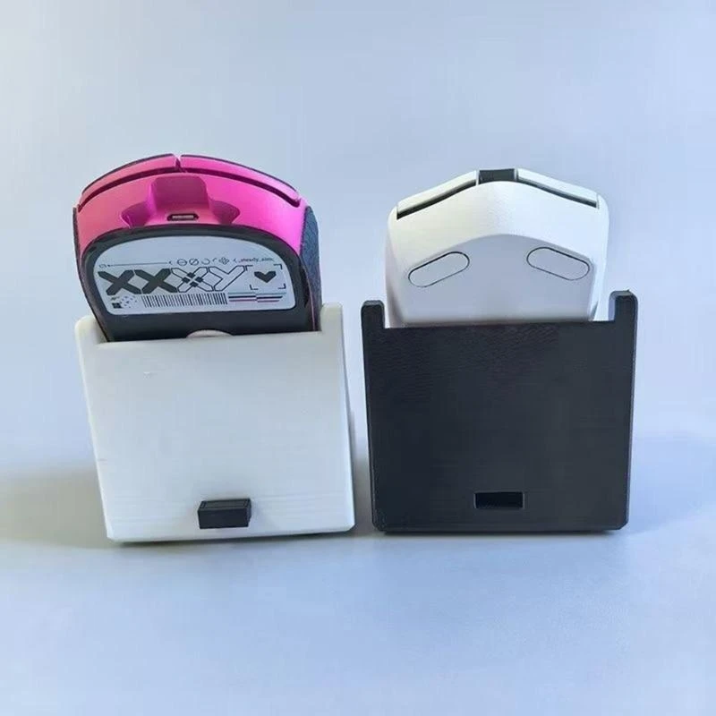 ชั้นวางจอแสดงผลเมาส์ตั้งโต๊ะช่วยเพิ่มความน่าสนใจทางการมองเห็นสำหรับโต๊ะทำงานที่บ้านหรืองานแสดงสินค้าอิเล็กทรอนิกส์ ความทนทานของพลาสติก