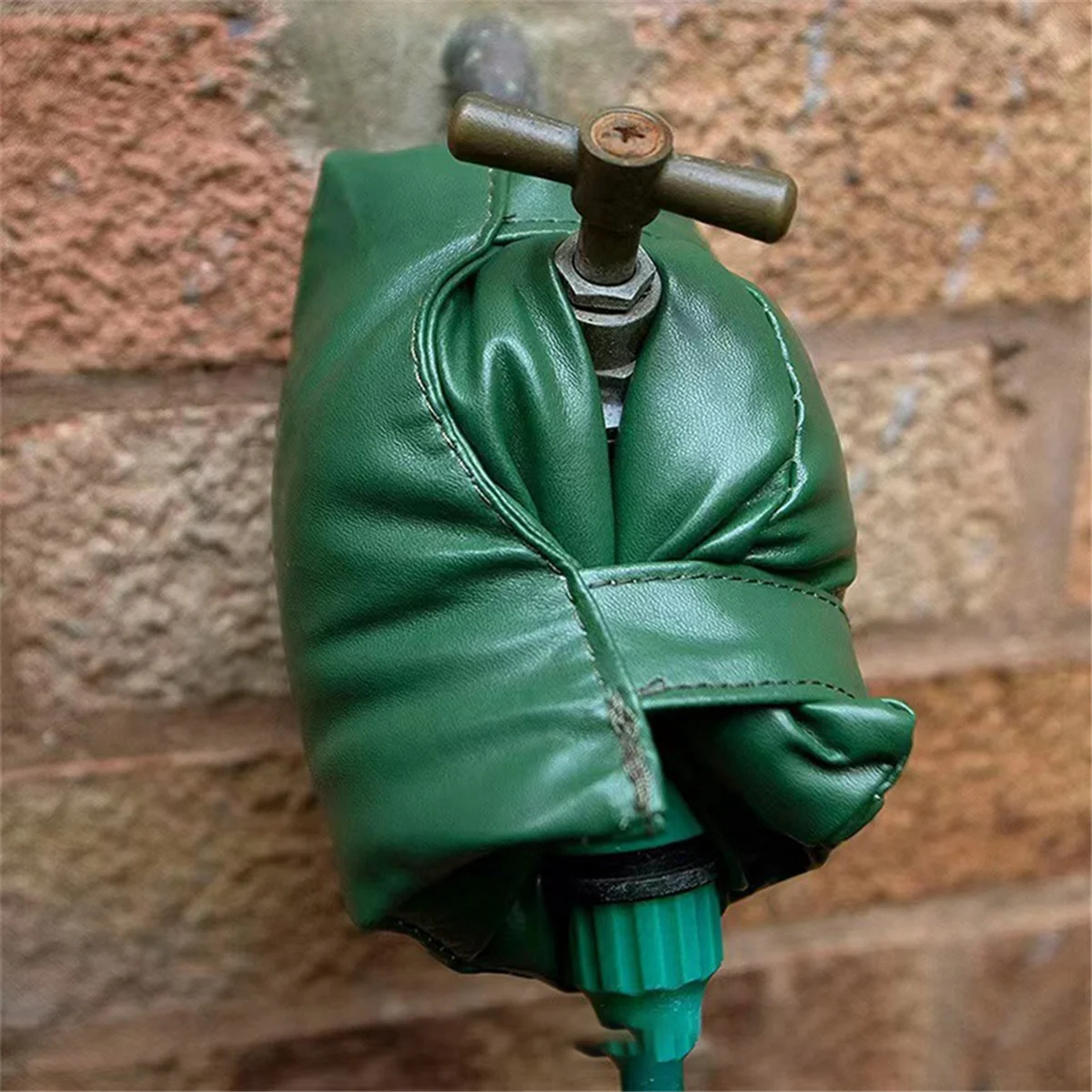 Insulated Outside Tap Cover Winter Frost Protector Outdoor Weather Jacket Garden Faucet Cover Leather Green