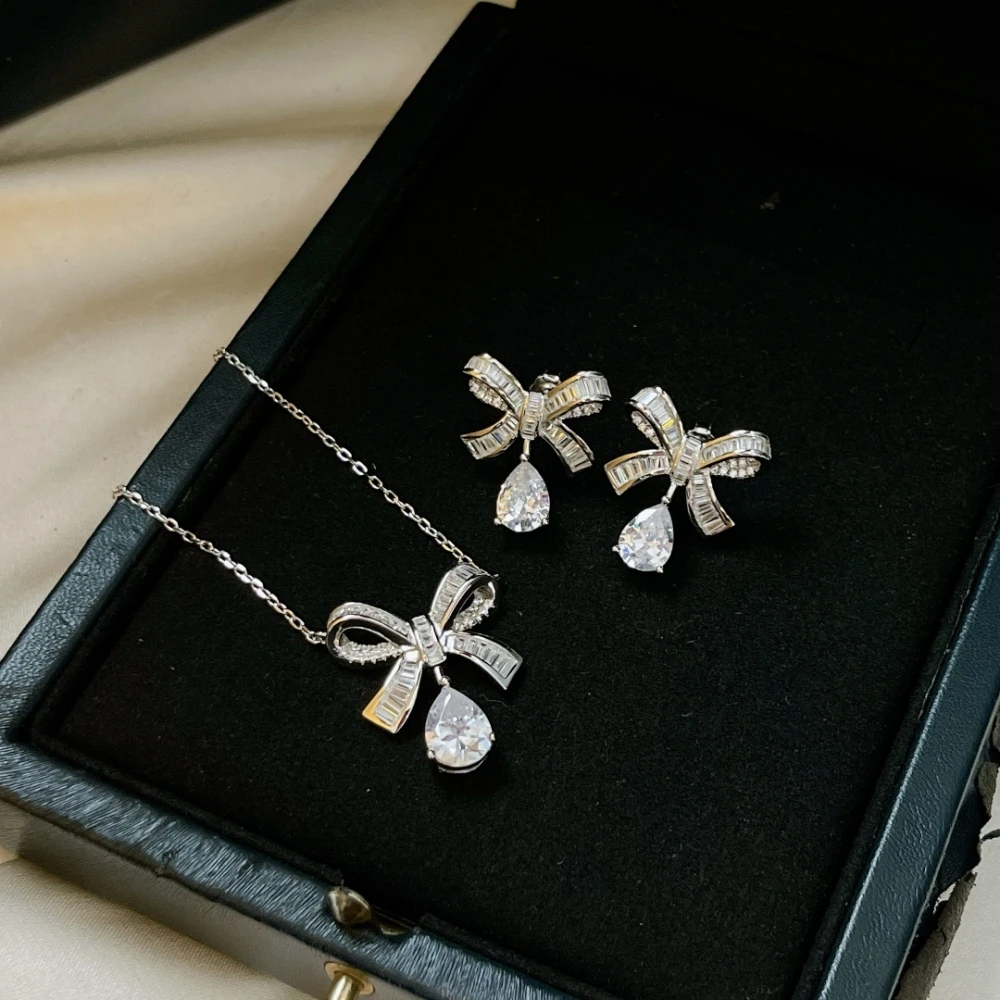 

2022 925 Silver Droplet Bow Necklace Elegant Gorgeous Exquisite Shining Famous Luxury Jewelry For Women Anniversary Gift.