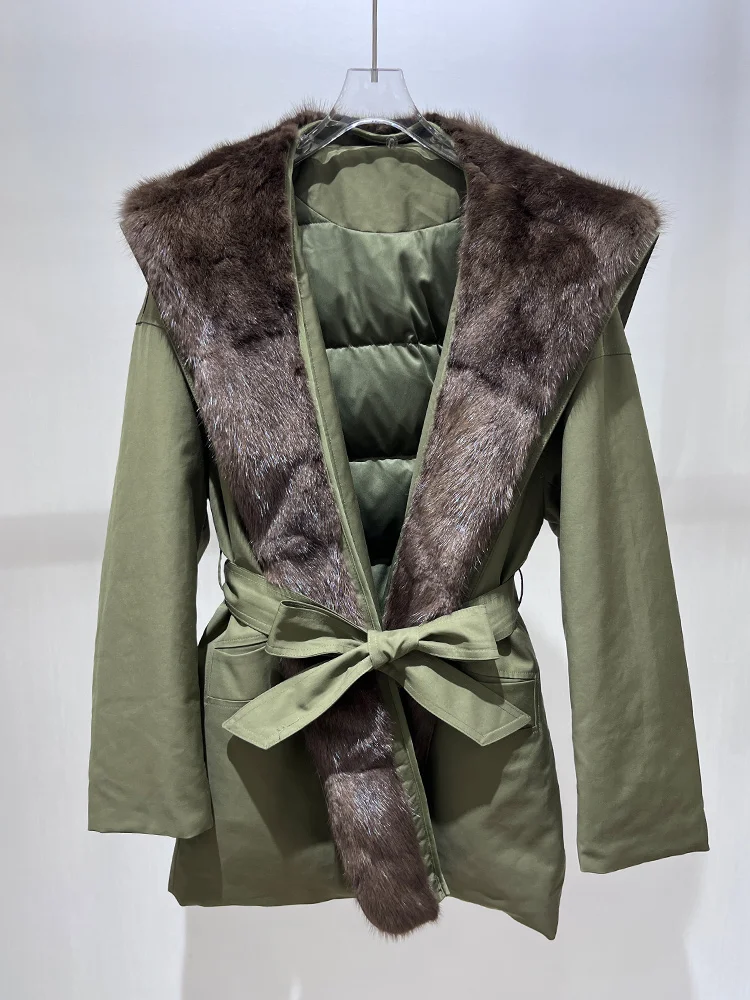 2025 الشتاء النساء أوزة أسفل معاطف الطبيعية الحقيقية Muskrat فرو المنك طوق سترة سترة أبلى الفاخرة سترة منفوخة