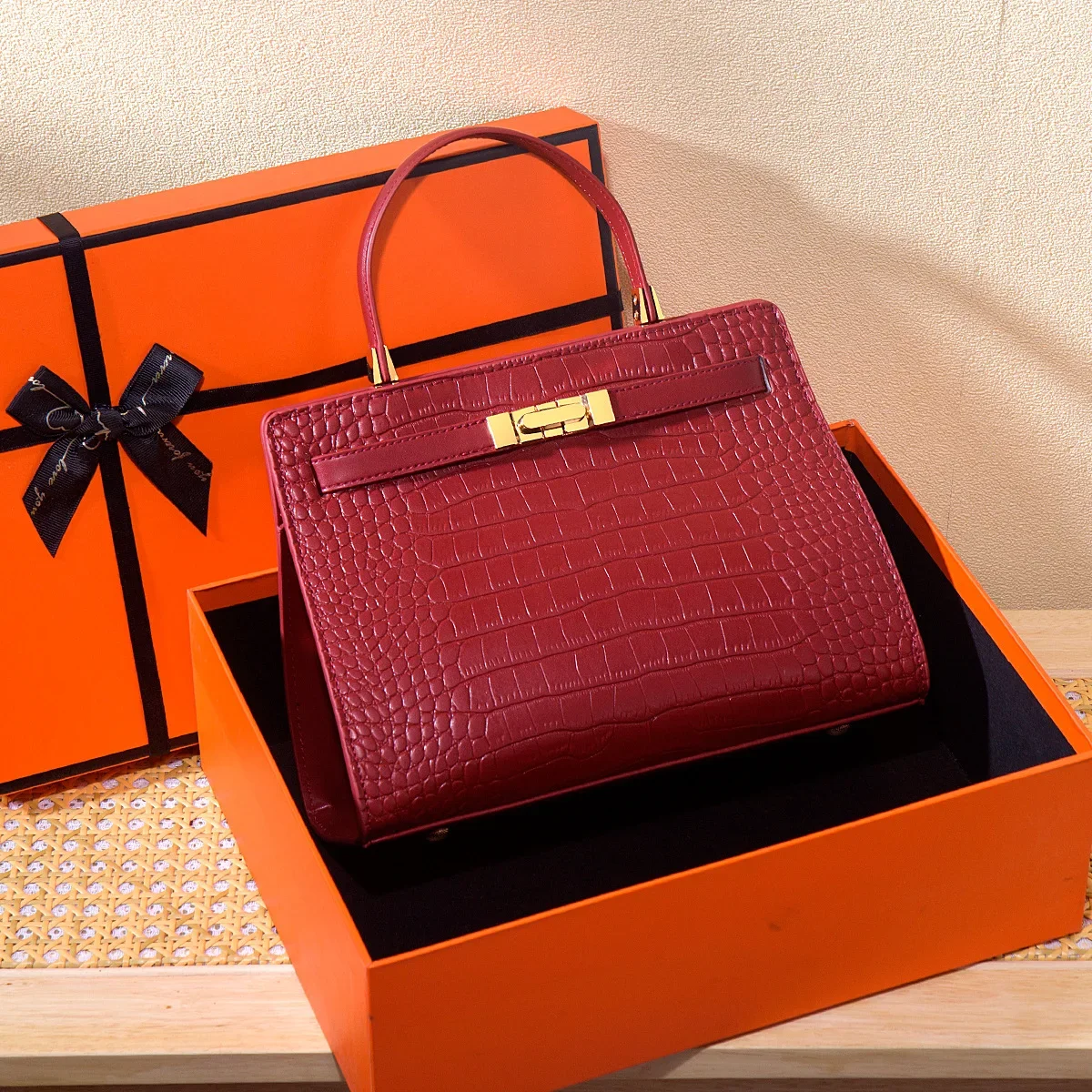 حقيبة يد كروس فاخرة ذات سعة كبيرة للنساء جديدة 2025 حقيبة أمي عصرية أنيقة محفظة للسيدات حقيبة كتف أنيقة