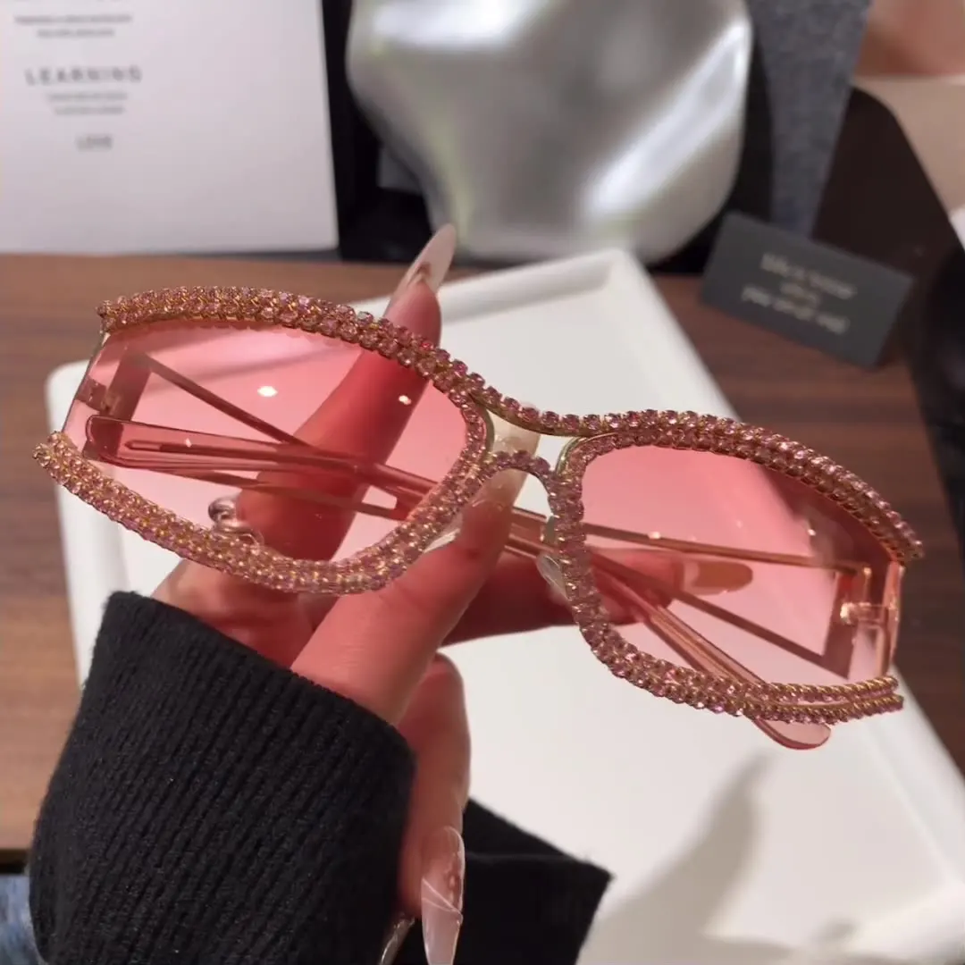 

Trendy new Y2K sunglasses with diamond studded internet celebrities, the same cat eye sunscreen women's sunglasses