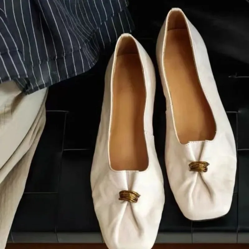 Women's 2026 New Retro Style Slip-on Temperament Pleated Square Toe Block Heel Small Leather Shoes