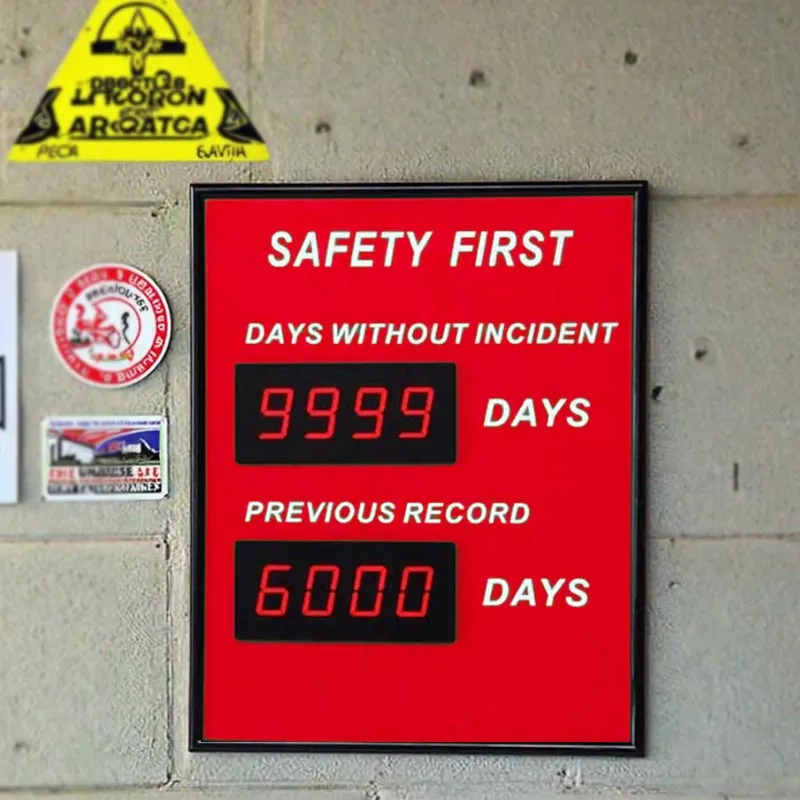 سجل لوحة LED لإحصائي الحادث، علامة إشعار متقاطعة للسلامة لتتبع الحوادث لمدة 365 يومًا