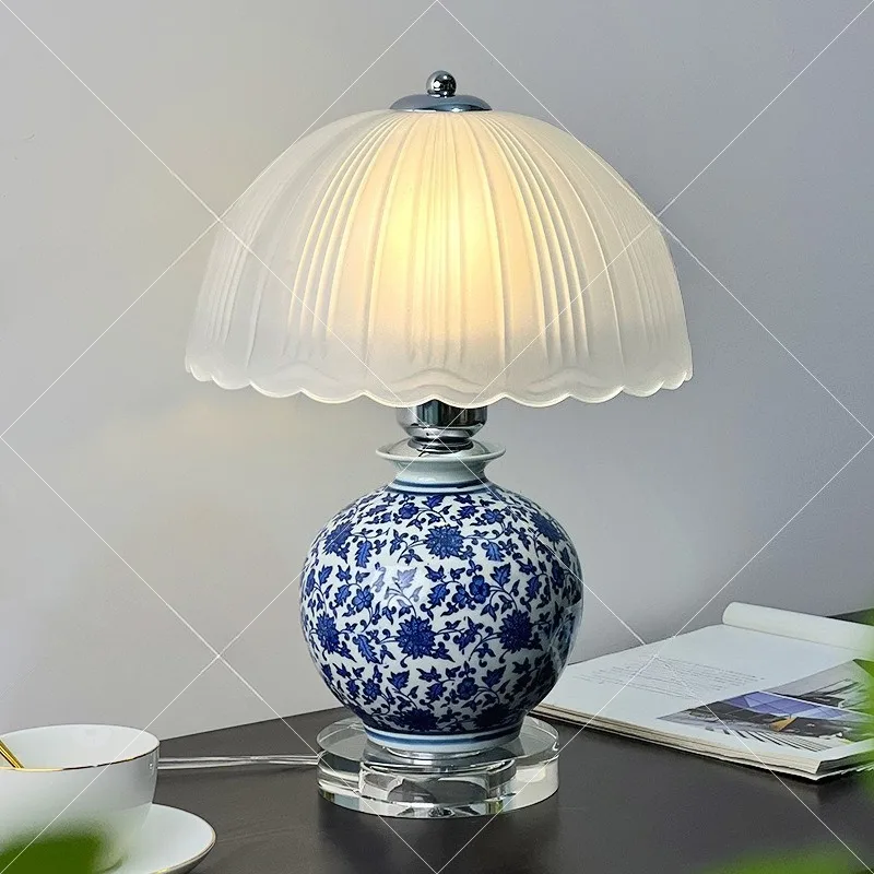 High-grade blue and white porcelain table lamp retro American bedroom bedside table lamp creative new Chinese style decorative