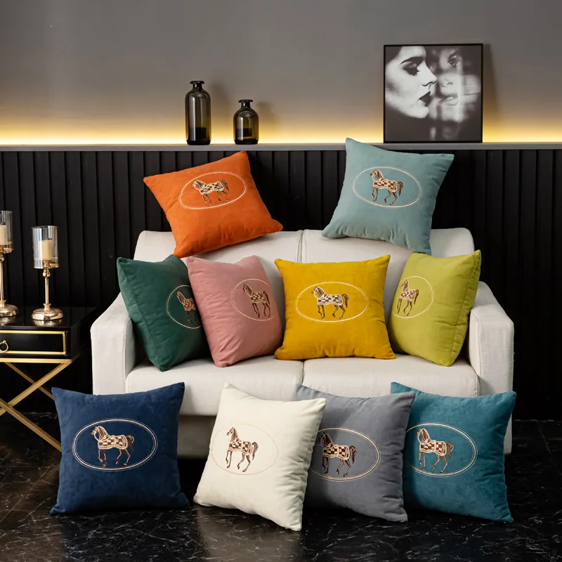 2025 New Elegant Velvet Throw Embroidery Pillow Cover Exquisite Embroidered Horse Motif Perfect for Sofa Home Decor Pillow Case