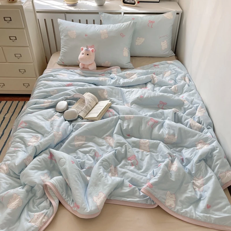 White Cartoon Cat Quilt Single Queen Bedroom Dormitory Bedding Kawaii Pink Bow Thin Quilt Home Office Throw Blankets All Seasons