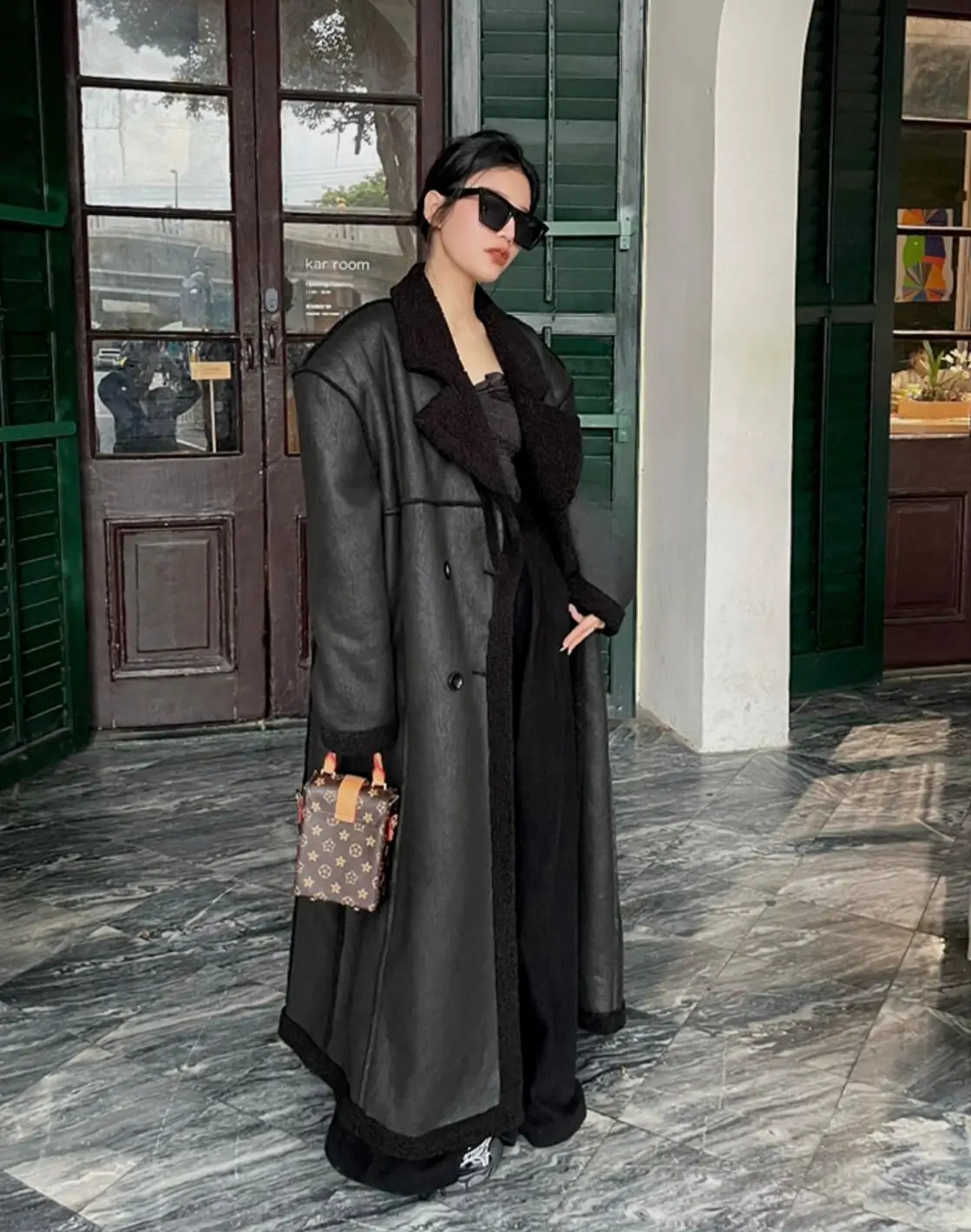 Bottoni con risvolto da donna manica intera Furry Warm Maxi X-Long Jacket capispalla inverno Vintage camoscio agnello cappotto di pelliccia Double-face marrone