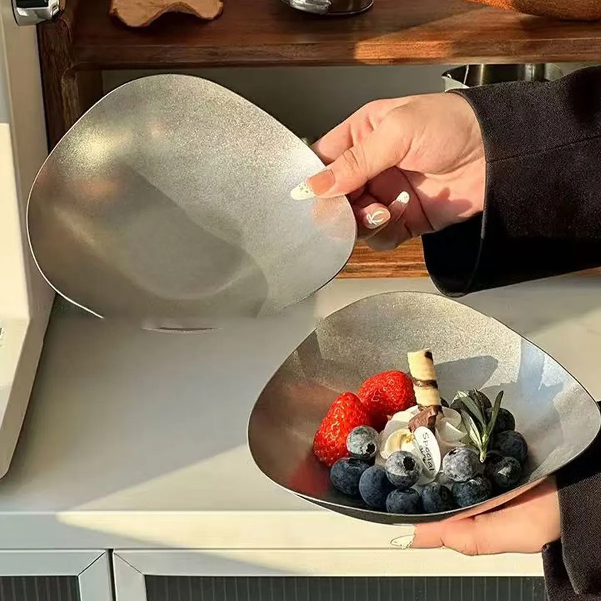 Retro Stainless Steel Irregular-Shaped Plate Creative Asymmetrical Dinner Plate Fruit Salad Plate Snack Plate Yogurt Bowl Outdoor Triangular Plate 1Pcs