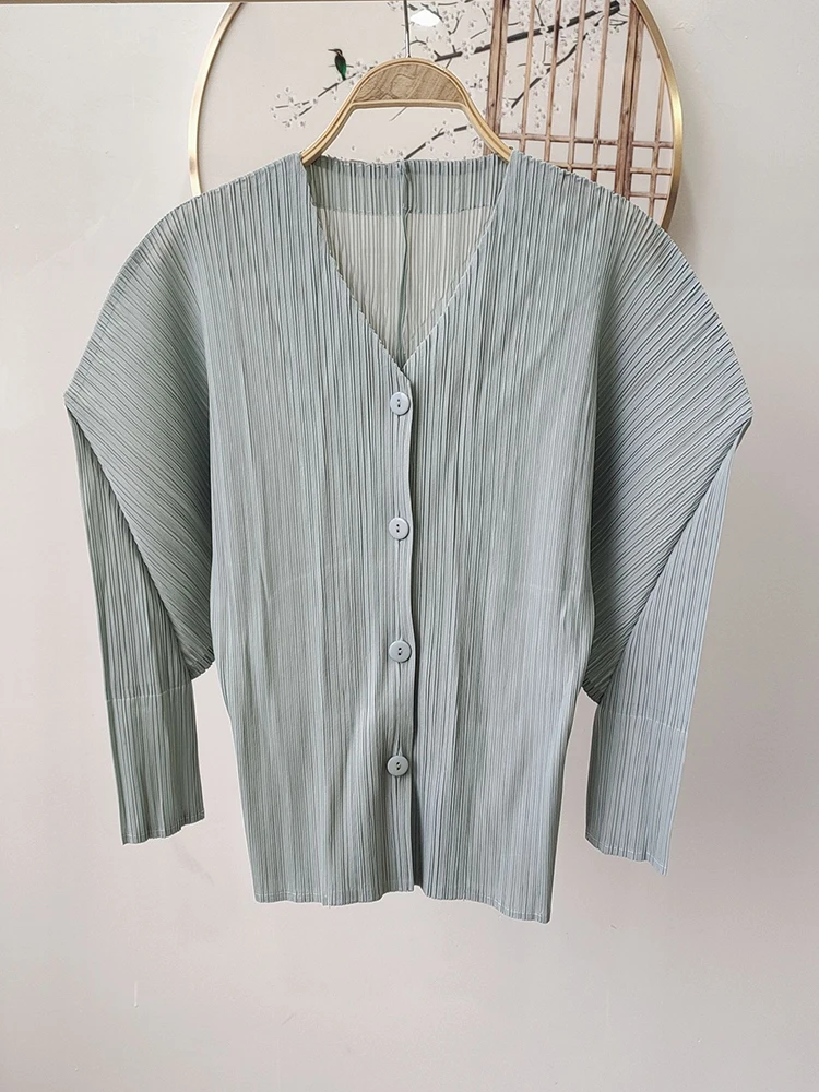 GVUW Pleated V Neck Shirt Women Solid Color Casual Full Sleeve New 2024 Single Breasted Versatile Female Clothing 17G7048