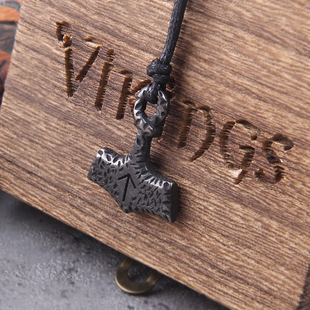 2024 New Design Viking 316L Stainless Steel Hammer Pendant Thor Hammer For Men Multiple Design Vintage Jewelry Wholesale withbox