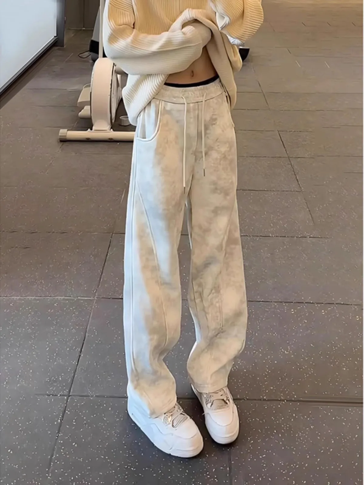 メンズフリース裏地付きワイドレッグカジュアルパンツ秋冬ハイストリートスタイル快適スポーティストレートカットパンツ