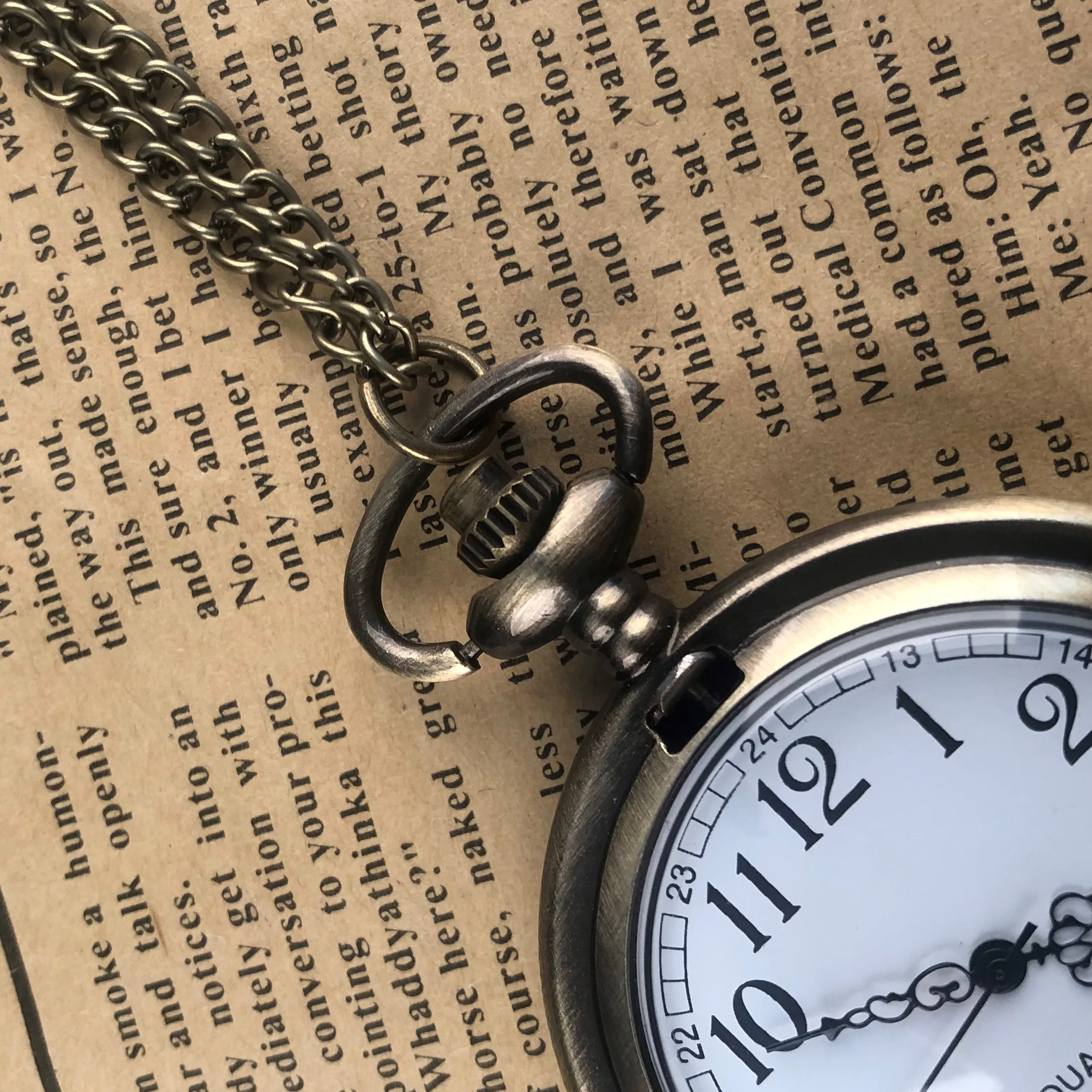 Classic Quartz Pocket Watch Skeleton Personality Design Arabic Numeral Display Belt Chain Pendant Clock Men Women Student Gift