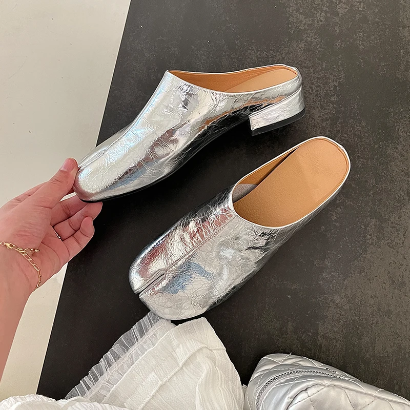 

Woman Silver Mules Splite Toe Flats Girls Cozy Mullers Fashion Slippers Spring Simple Shoes Basic Style Mules