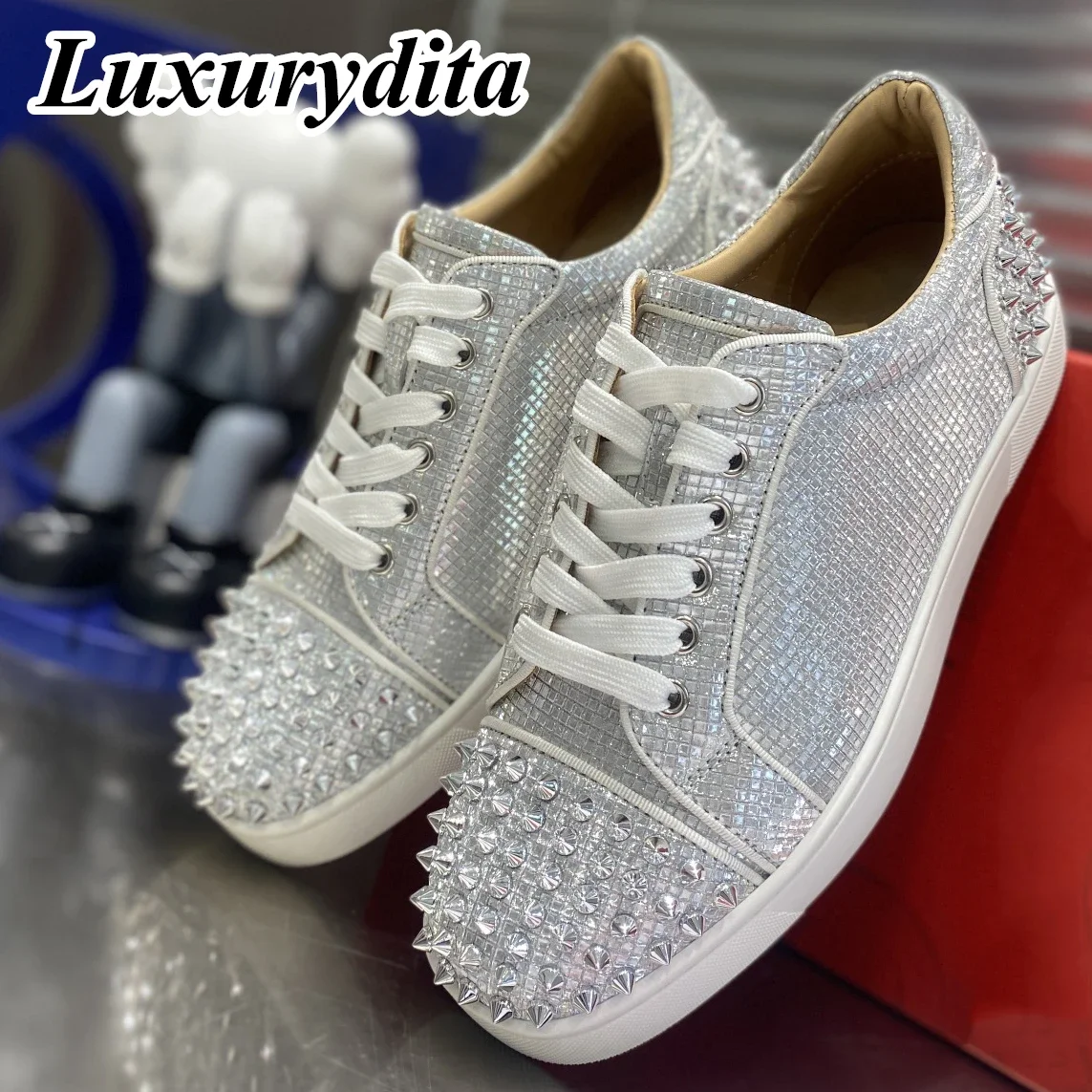 

Top Quality Womens Trendy Casual Sneakers Luxury Mens Real Leather Tennis Shoes Designr Red Soled Tide Lovers Rivet Shoes HJ1889
