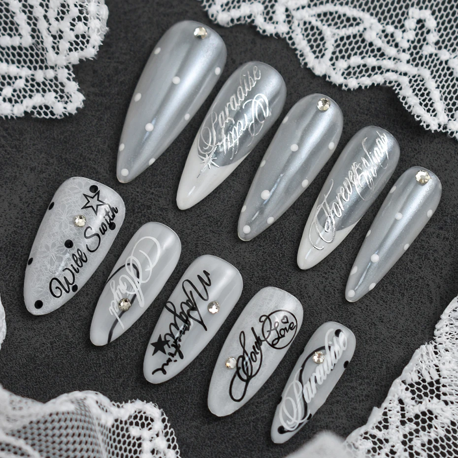 Buchstaben-Nagelaufkleber im Y2K Gothic-Stil, schräg gestaltetes englisches Design, goldene, silberne, schwarze, weiße Nagelaufkleber, DIY-Nageldekor – Detail 6